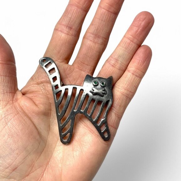 Vintage Pewter Ultra Craft Cat Brooch With Green Eyes And Abstract Cutout Design - Picture 4 of 6
